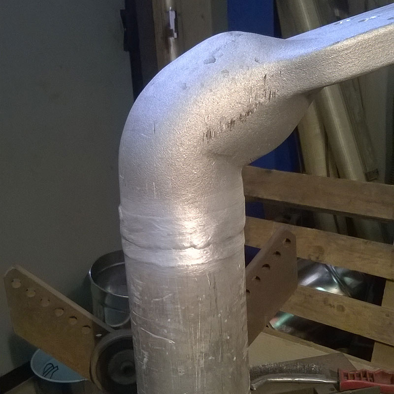 Tubo con staffa in alluminio